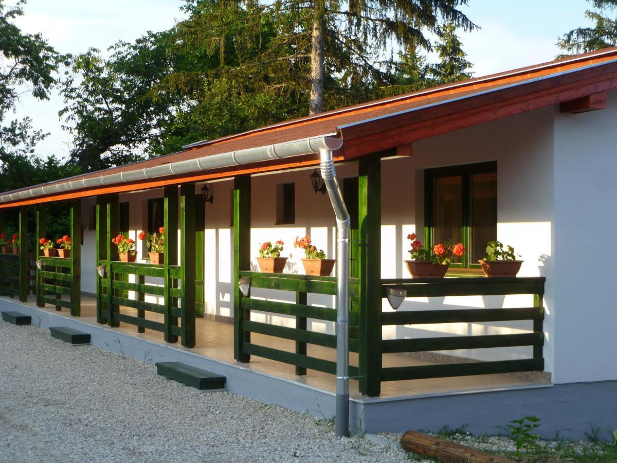 Kisrejtek Apartmanhaz Lispeszentadorján Exterior photo