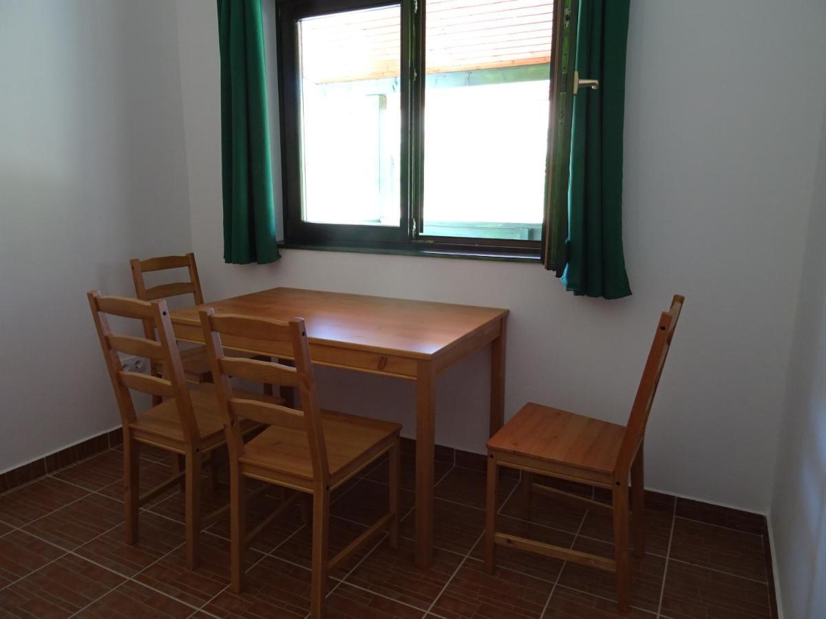 Kisrejtek Apartmanhaz Lispeszentadorján Exterior photo