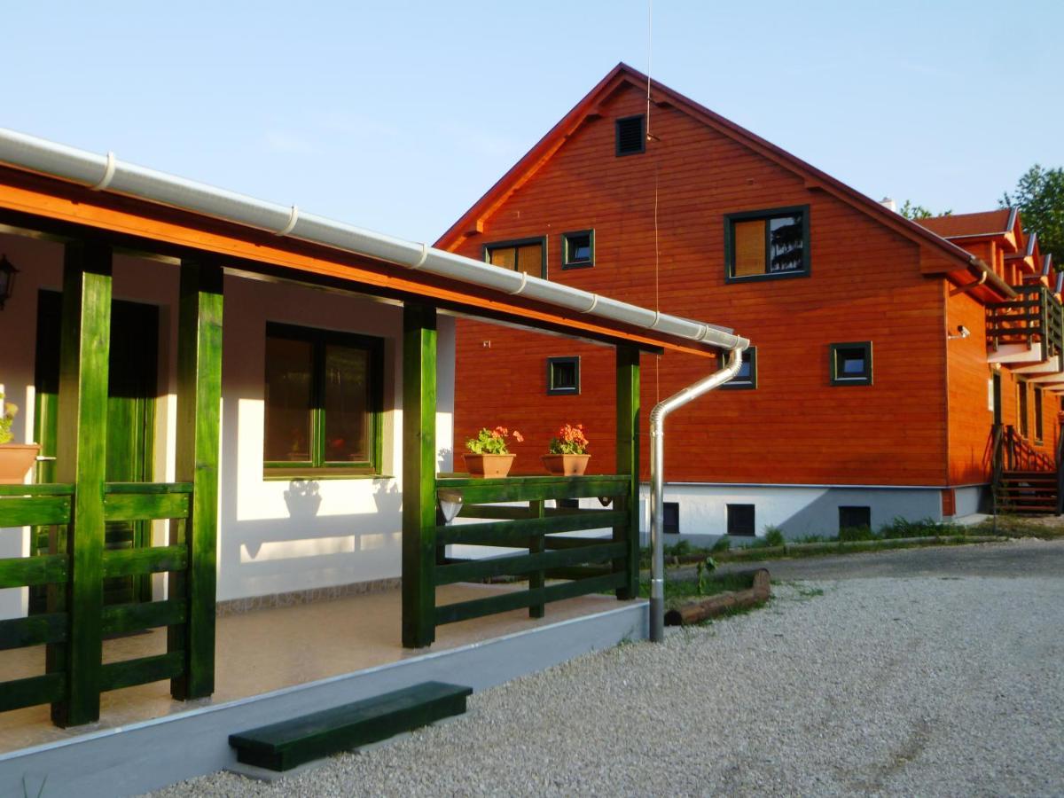 Kisrejtek Apartmanhaz Lispeszentadorján Exterior photo